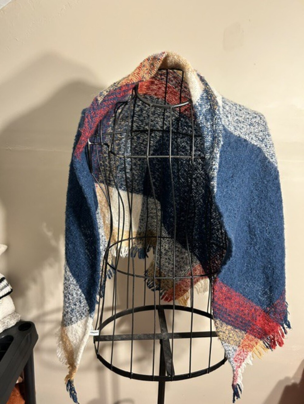 🌟 shawl scarf accent pretty plaid red blue SOFT knit wrap coverup